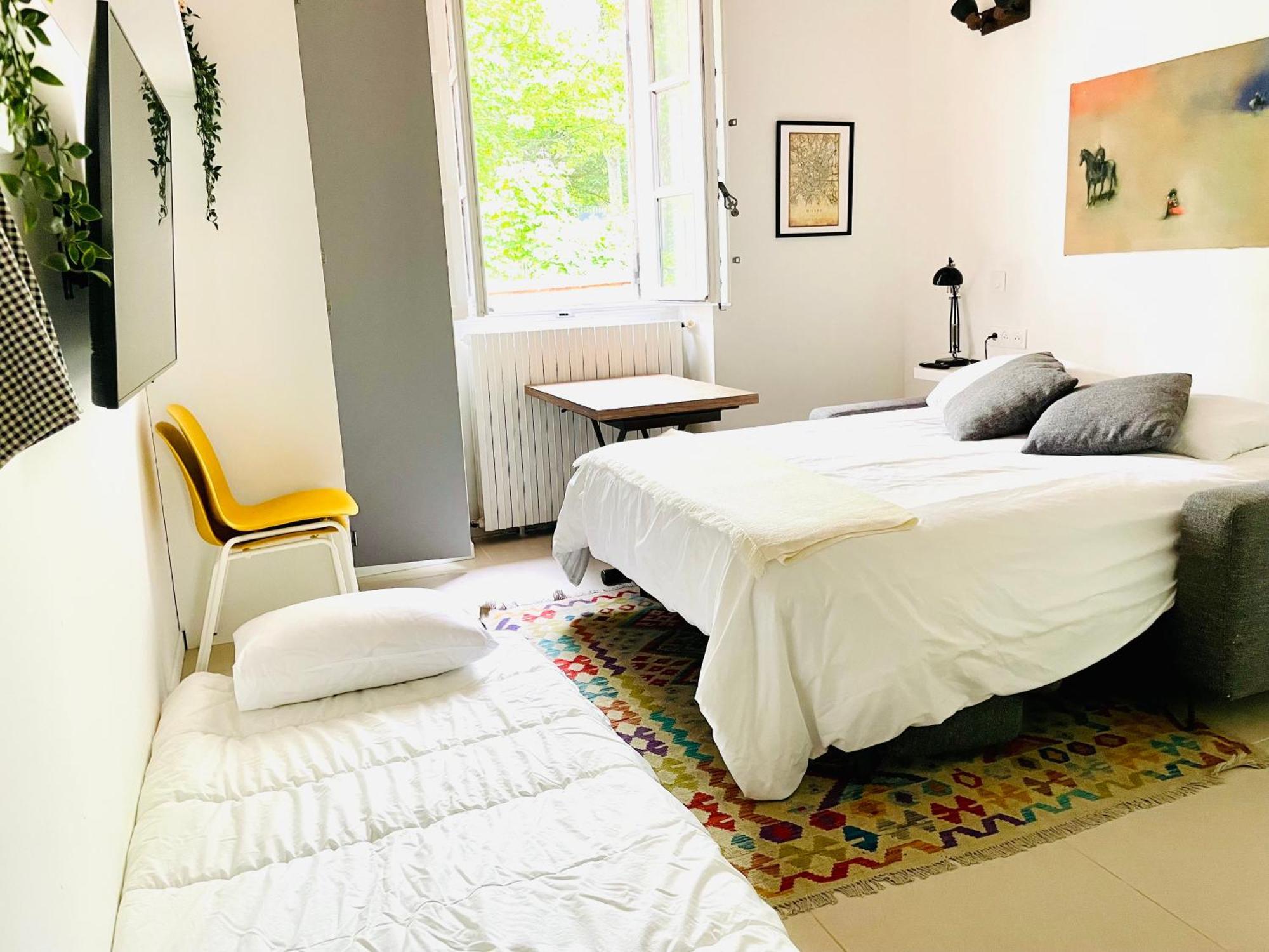 Studio Au Vieux Marly-Le-Roi - Bien Equipe - Matelas De Qualite - 7Min Du Train Vers Paris Luaran gambar